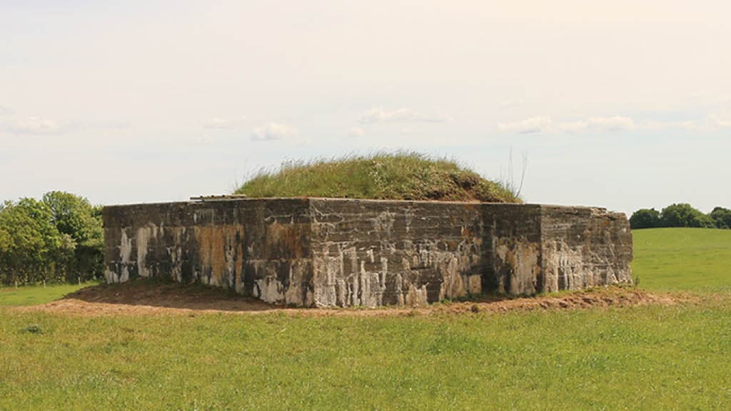 "Sikringsstilling Nord" camouflaged as grave mounds