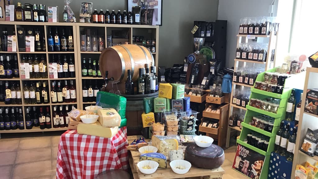 Ostemanden (Local Cheese Shop)