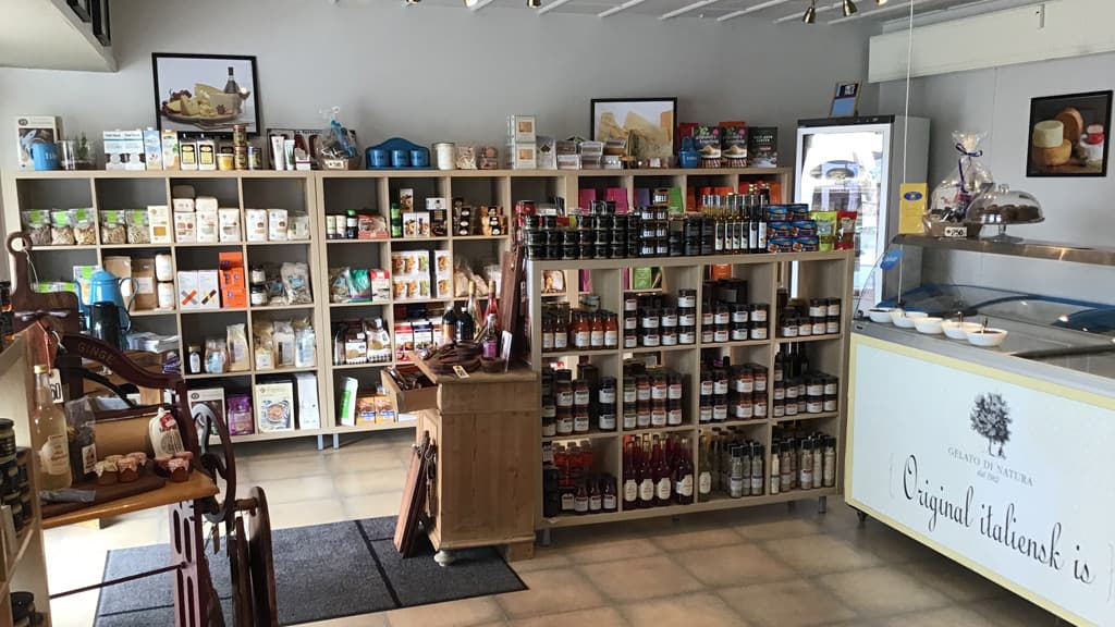 Ostemanden (Local Cheese Shop)