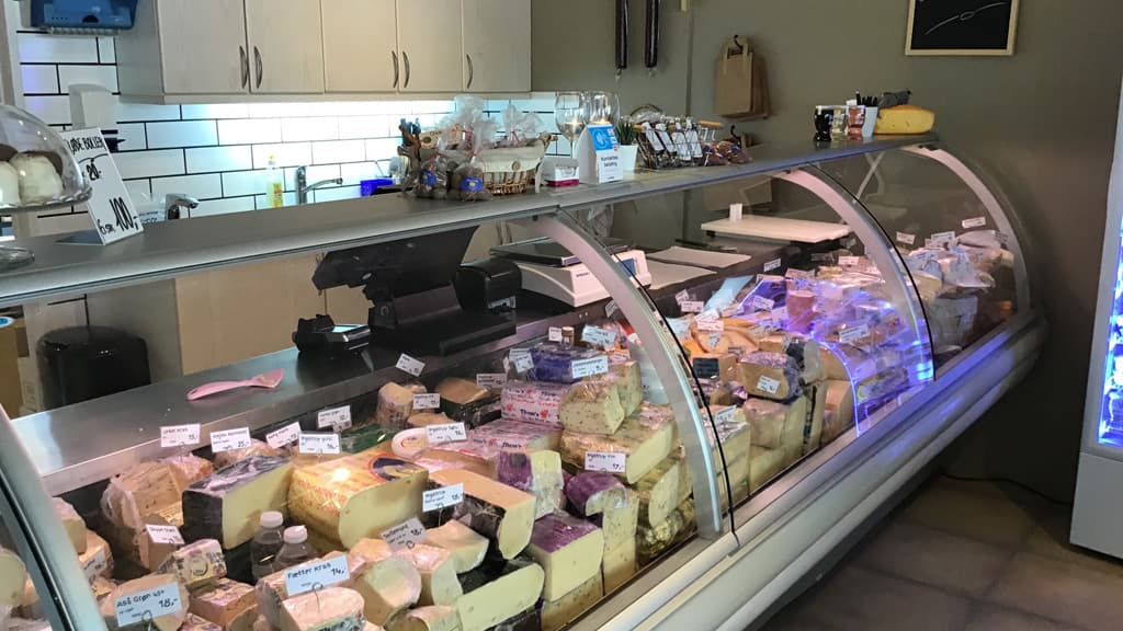 Ostemanden (Local Cheese Shop)