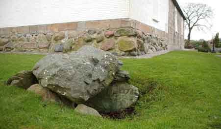 Hellekiste, Horne (bronze age tomb)