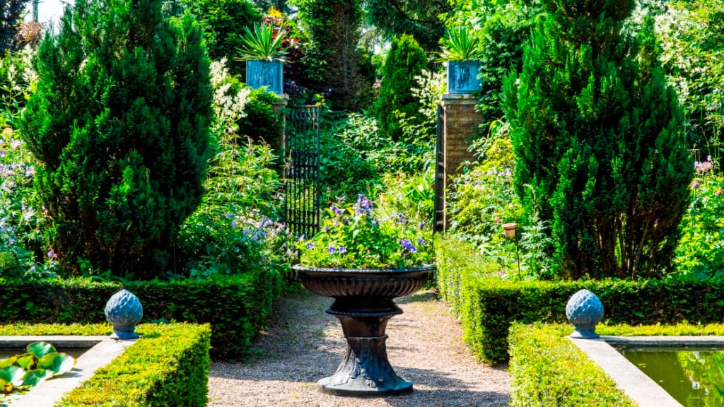Anne Justs Have - the Garden at Hune