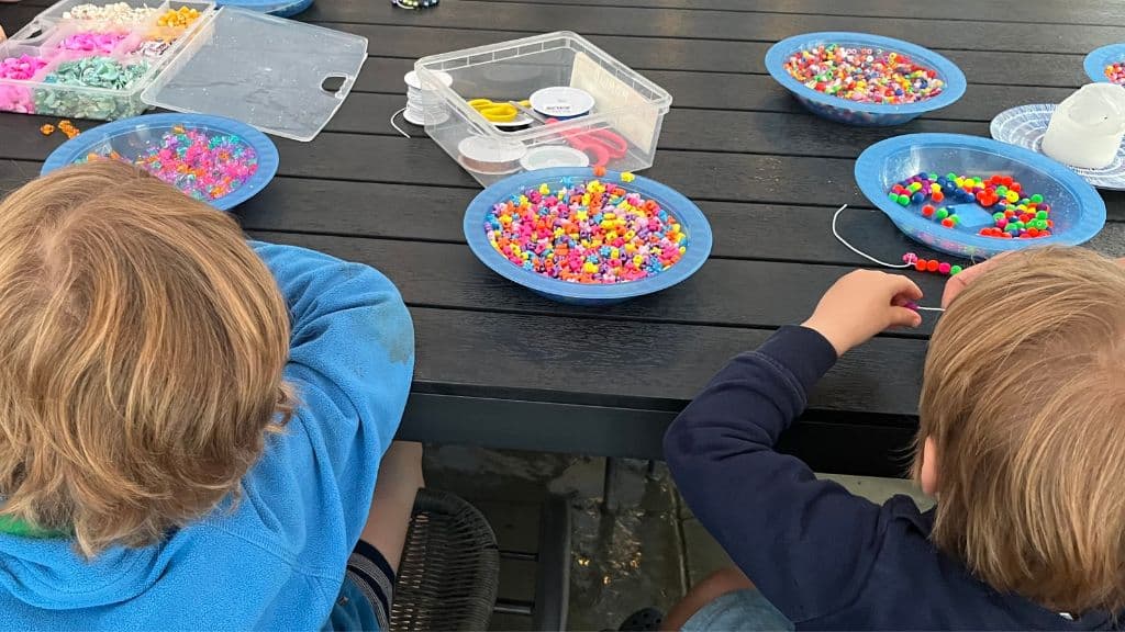 Fårup Sø Camping - Creative play with beads for children