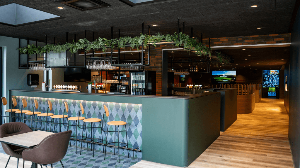 Larsens Sportsbar & Bistro in HimmerLand
