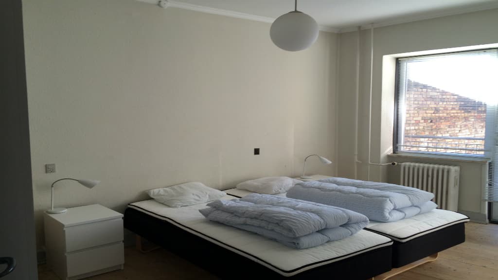 Euro Tourist, Accommodation