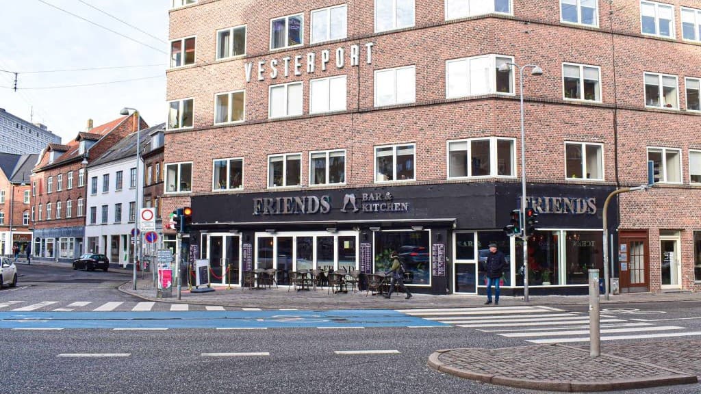 Friends bar & kitchen