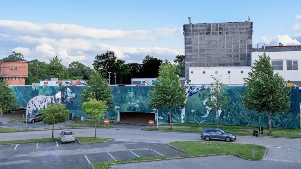 Emmanuel Jarus | 'Hundevagt' | P-huset ved AKKC | Aalborg